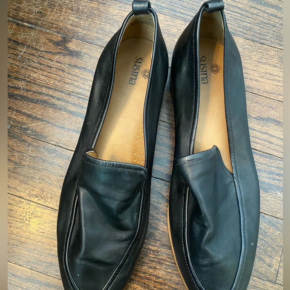 SUSINA Loafer Shoe Soft Leather Black Kellen Almond Toe Size 7.5 BUT FIT LIKE 8